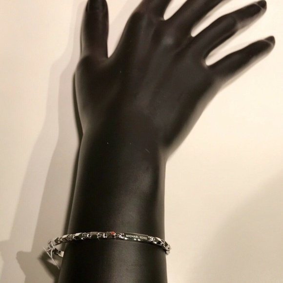 🎁 NWT!! $175 MICHAEL KORS Mercer Link Silver Cuff - Picture 5 of 7